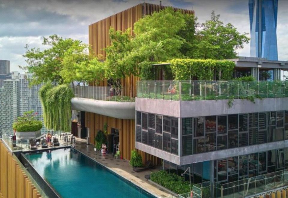 Ceylonz Suites KLCC Rooftop Infinity Pool KL Tower View